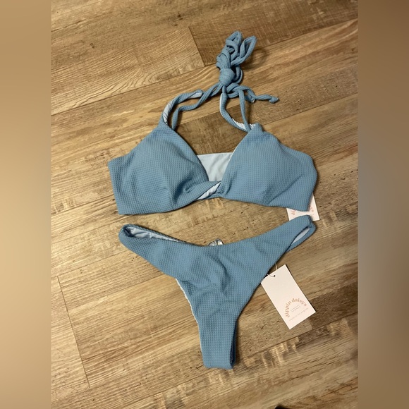 Dippin’ Daisy’s swim set. - Picture 2 of 2